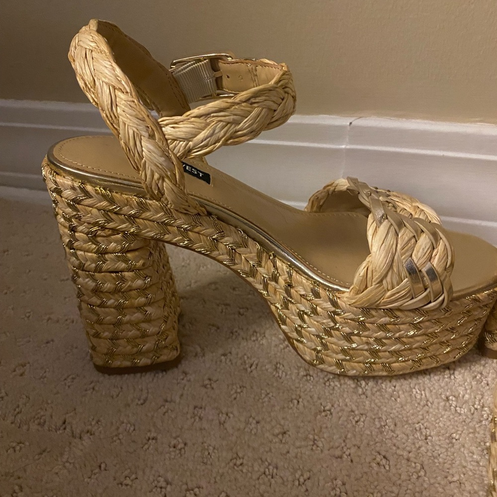 Nine West platform Jolene espadrille sandals. Never worn.